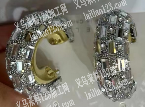 耳环上面贴钻的手工活外发加工，寻找手工活