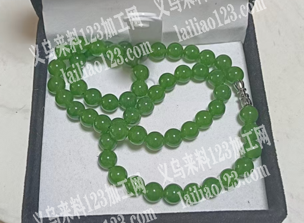 《发外地做》穿珠子的手工活外发加工，如图