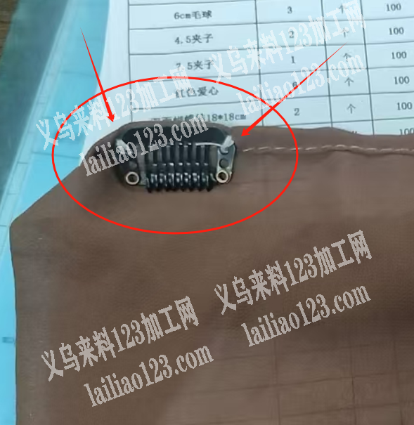 老板委托寻找：布上面缝扣子外发加工，如图