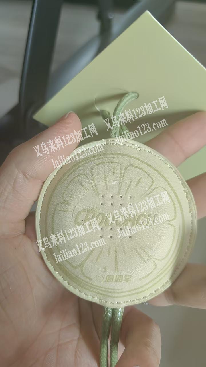 10000皮革挂件踩线外发加工，如图。老