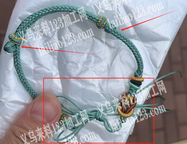 《饰品手链编织打结的手工活》如图，寻找手
