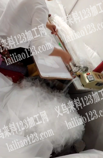 寻找大型雨衣工厂合作，请联系详谈，要质量