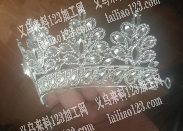 如图，寻找机器点钻的加工厂，大量皇冠点钻