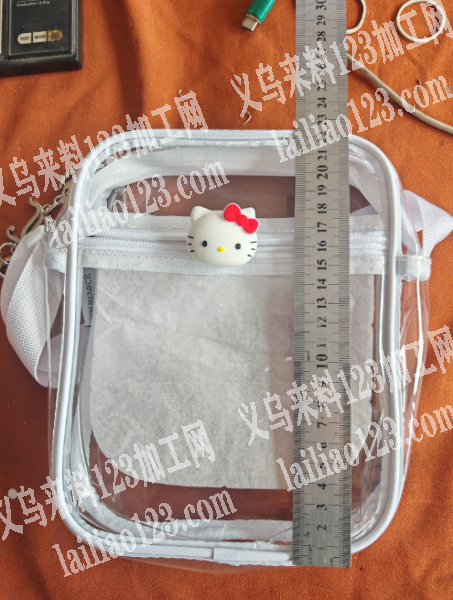 儿童挎包，PVC包包订单外发加工，如图，