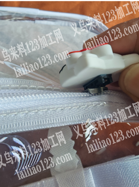 儿童挎包，PVC包包订单外发加工，如图，