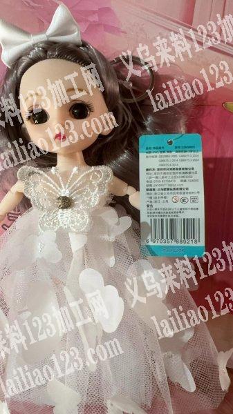 商贸城有手工活外发《芭比娃娃打胶枪的》