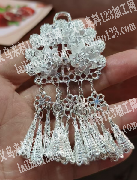 寻找如图合金饰品工厂，请联系详谈，如图，