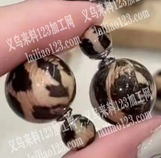 珍珠耳环印花外发加工，如图，寻找印花的加