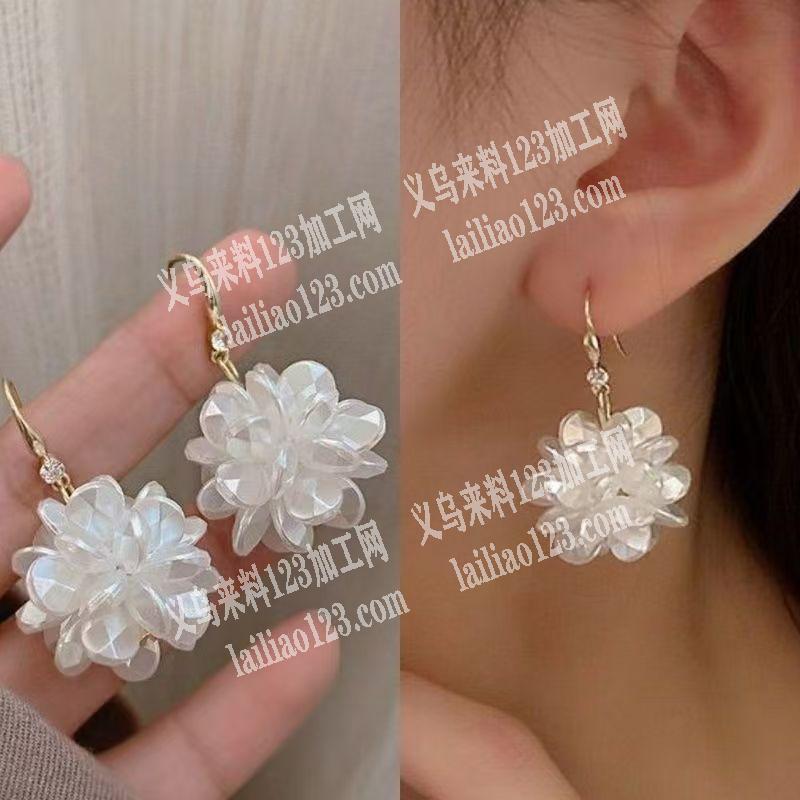 穿配件编织花球的手工活外发加工，编织耳环