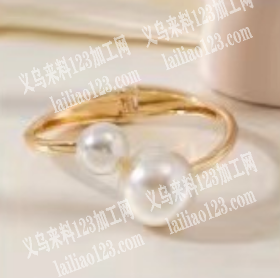 《有订单》如图，寻找这些合金手镯的工厂，