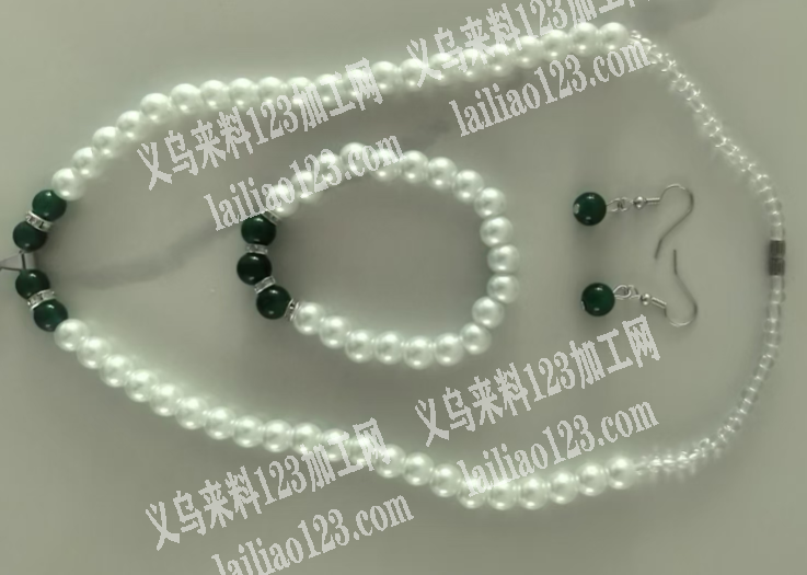 项链穿珠子的手工活，如图，寻找有经验的加