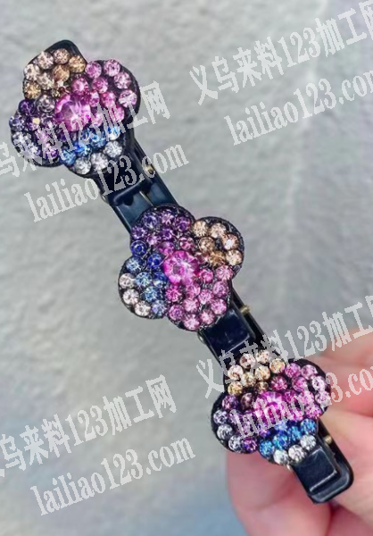 爆款这个发夹订单。底胚塑料的上面三个发夹