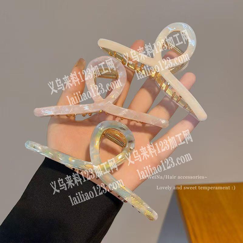 抓夹上面贴亚克力板材外发加工，，如图，寻