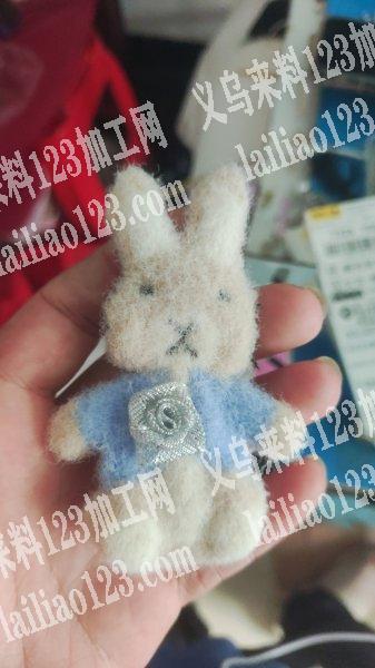 采购如图毛绒兔子，有货的请联系详谈，老板