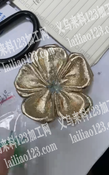 车缝平车活+手工活外发加工，做花朵，如图