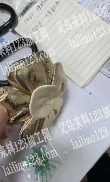车缝平车活+手工活外发加工，做花朵，如图