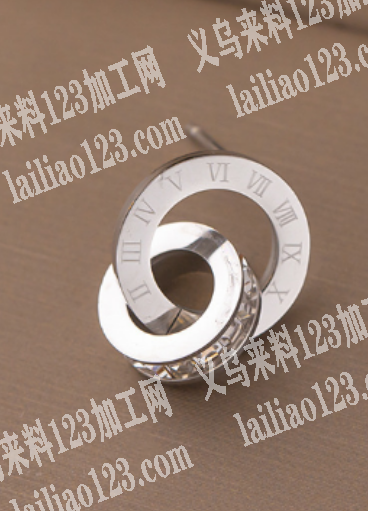 如图不锈钢情侣项链套装订单，寻找饰品成品