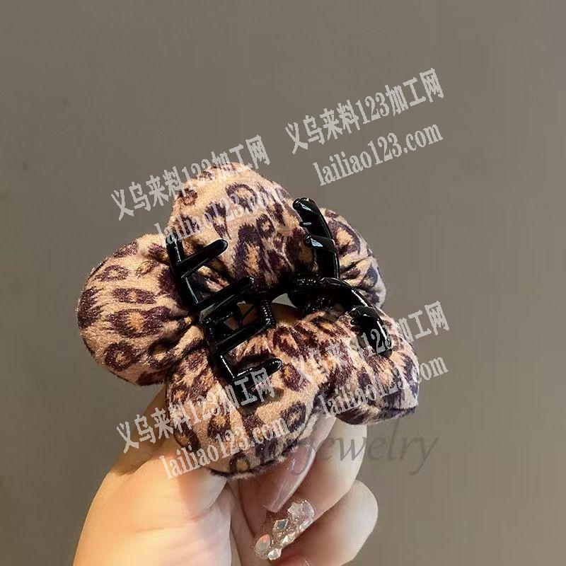 布艺饰品踩线外发加工，寻找平车加工厂，长