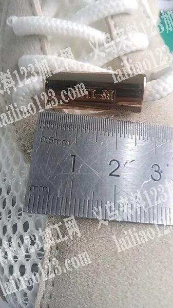 合金材质的鞋扣订单。如图。长2.5cm，