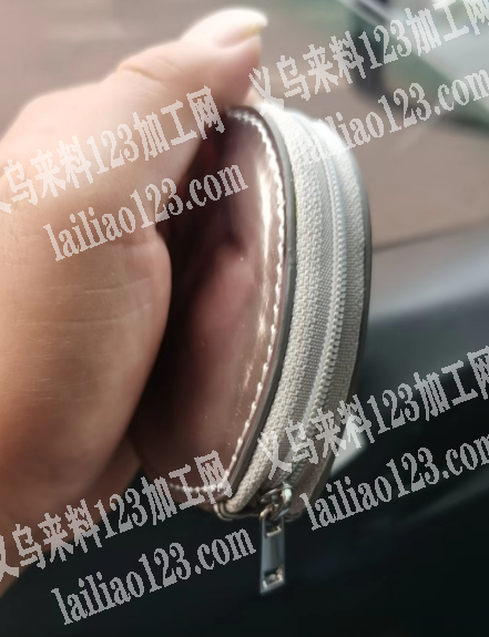 如图包包有订单，寻找厂家。寻找箱包工厂。