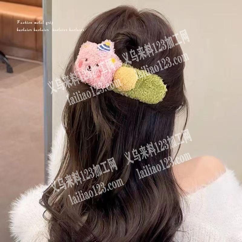 寻找毛绒公仔厂家，如图，这种有绣花的，寻