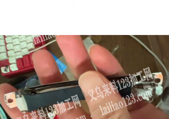 大量弹簧发夹订单，寻找现货，有的联系我，