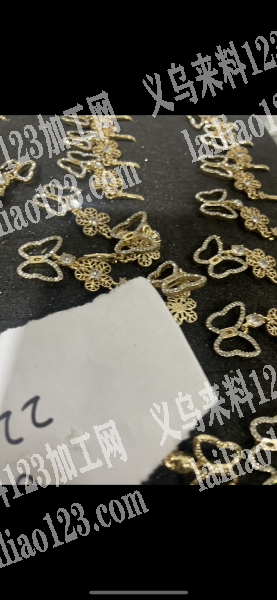 手工点钻、包装。