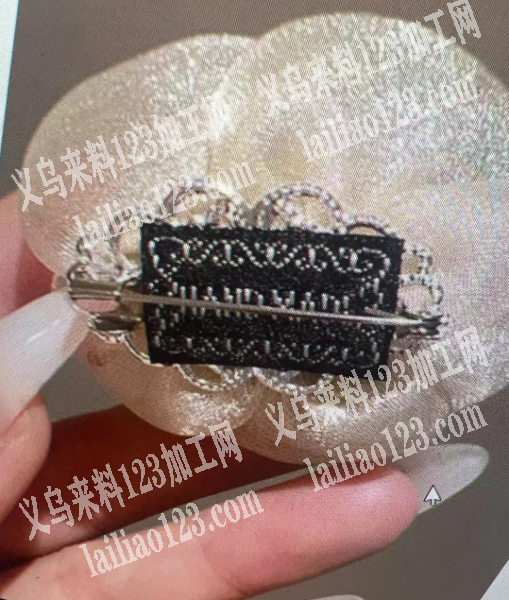 寻找如图胸针底胚的厂家，供应商联系我，胸