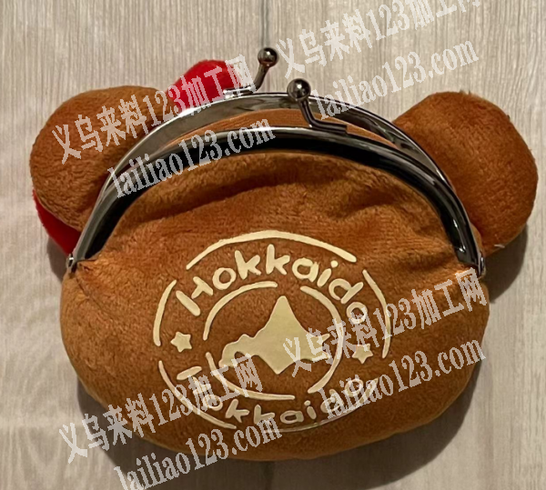 如图毛绒夹子包包订单外发加工，寻找专业做