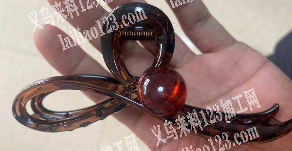 这种抓夹订单，寻找成品工厂，请联系详谈。