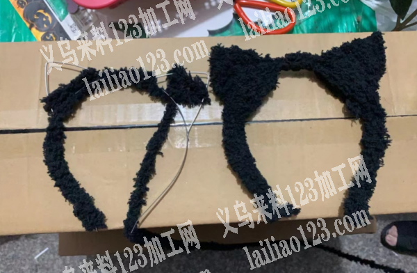 头箍上面绕毛条的手工活外发加工，如图，寻