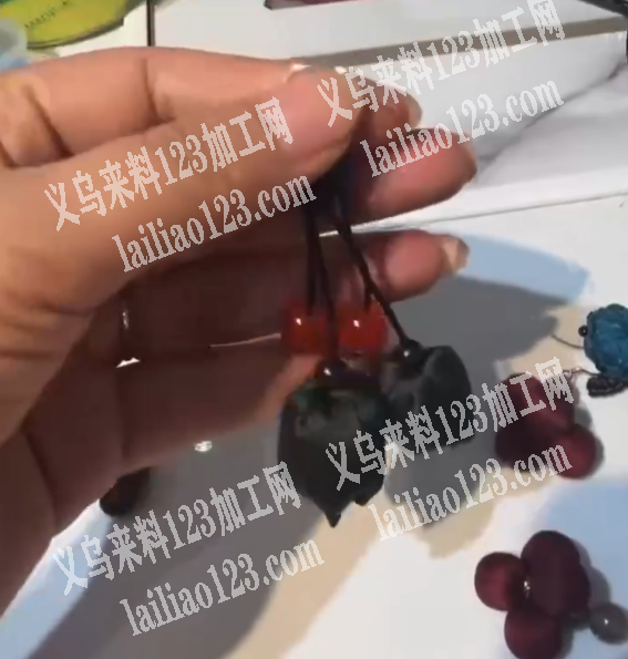 大量布艺花耳环的手工活要做，如图多款，会