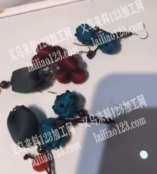 大量布艺花耳环的手工活要做，如图多款，会