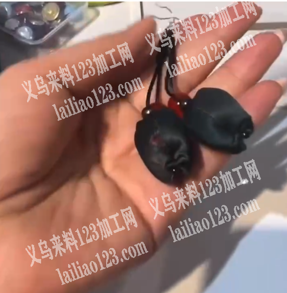 大量布艺花耳环的手工活要做，如图多款，会