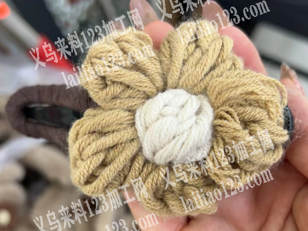 毛线花的发夹手工活，寻找加工厂，。如图，