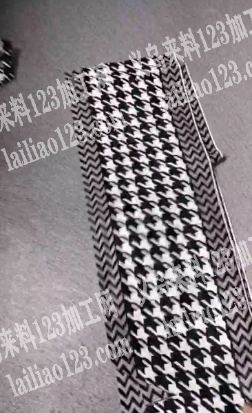 简单整理布条的手工活，就是一个一米大小的