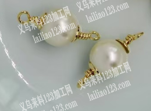 串珠子。扭铁丝的手工活外发加工。绕玻璃珠