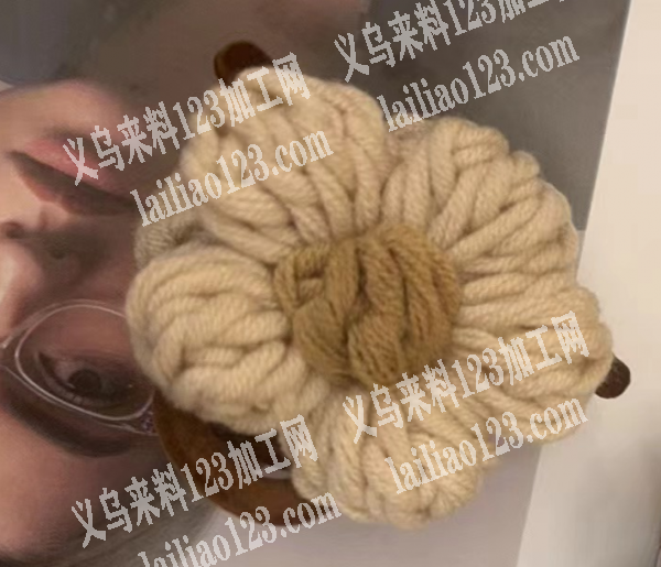 专业会做毛线花的加工厂，加微信详谈，如图