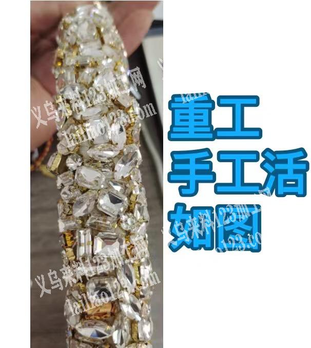 《发外地》满钻手缝发箍的复杂手工活。如图