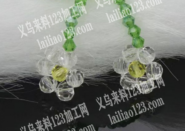 长期合作的手工加工厂联系我，寻找穿珠子编