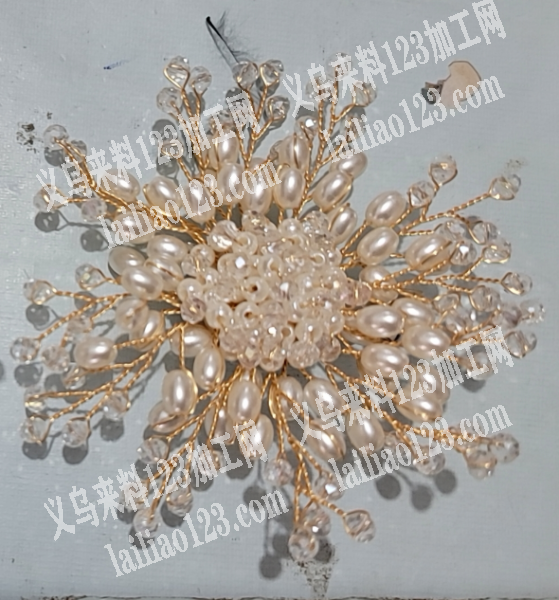 穿珠子编织绕铜丝的手工活外发加工