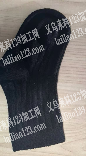 寻找可以定做袜子的工厂，请联系详谈，如图