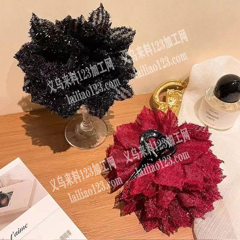布艺卷花+打胶粘胶的手工活外发加工，如图