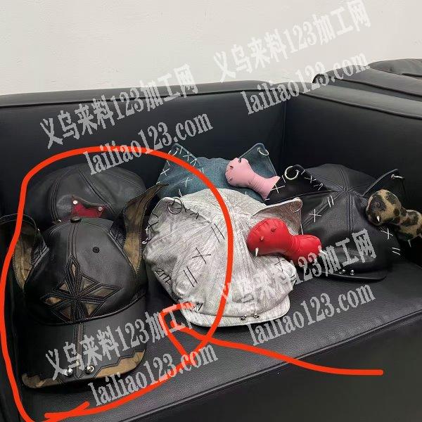 皮革帽子订单。如图有耳朵的，寻找帽子成品