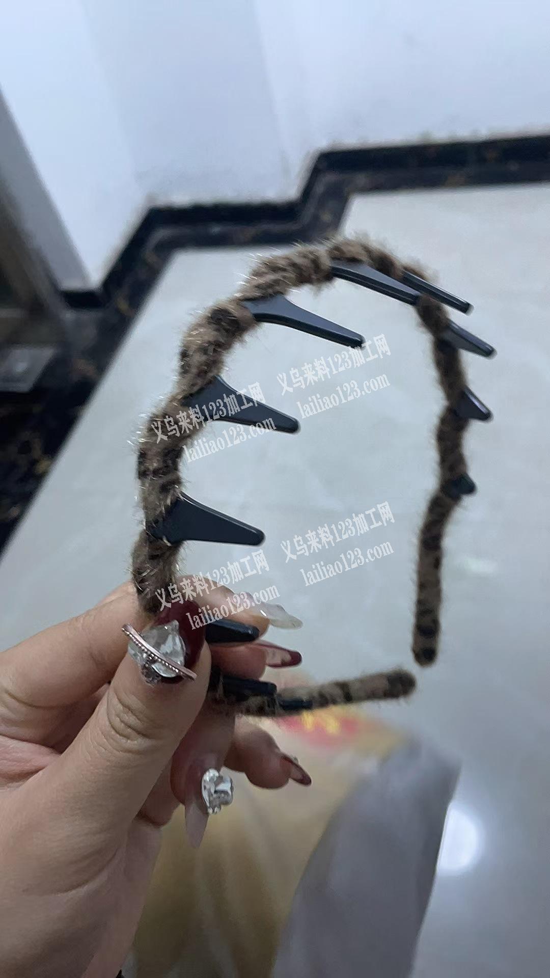 《长期有手工活外发》附图片。这个塑料发箍