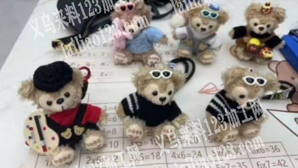 公司寻找毛绒娃娃爆款工厂。如图。这个爆款