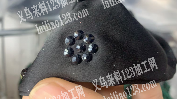 烫钻，这个小花朵，寻找烫钻的加工厂，请联