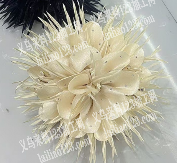 采购如图这样的花朵饰品，请联系详谈