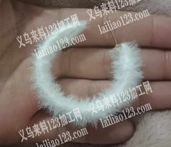 毛绒高档耳环订单，寻找专业做这个毛绒耳环