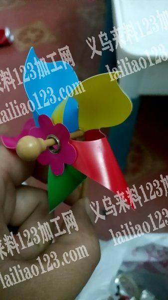 本加工厂位于江西崇仁，专业打扣，装盒子，包装，穿珠子挂圈，本